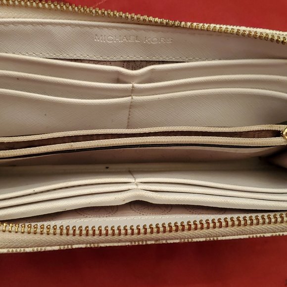 Michael Kors Designer Tan Zip Around Clutch Wallet - Picture 4 of 6